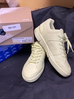 The Roger Clubhouse Women's Yellow Athletic Sneakers - Casual Support
